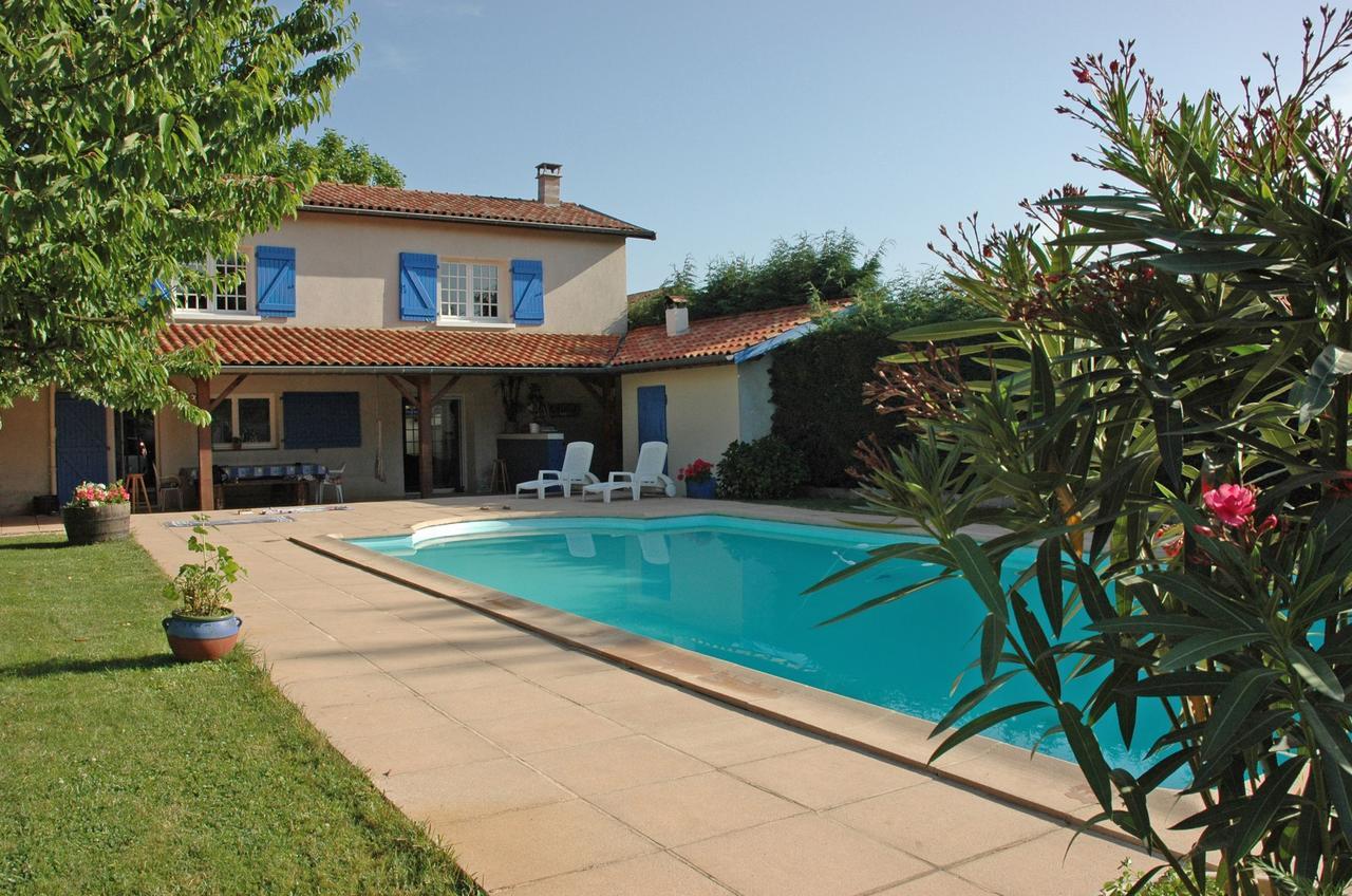Bed and Breakfast Le Relais Du Grand Logis Civrieux Exterior foto