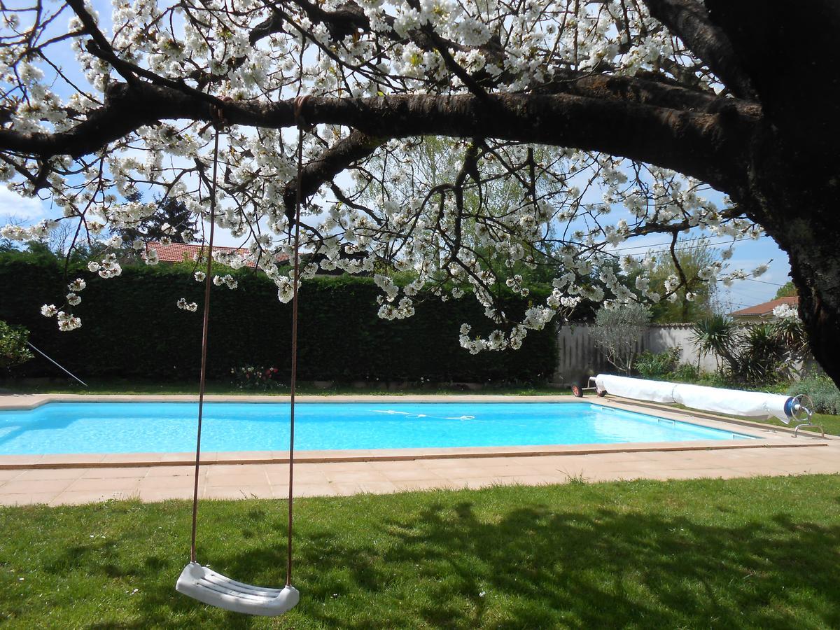 Bed and Breakfast Le Relais Du Grand Logis Civrieux Exterior foto
