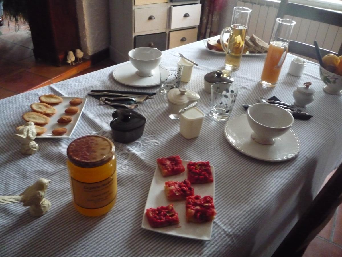 Bed and Breakfast Le Relais Du Grand Logis Civrieux Exterior foto
