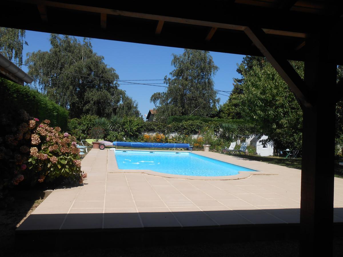 Bed and Breakfast Le Relais Du Grand Logis Civrieux Exterior foto