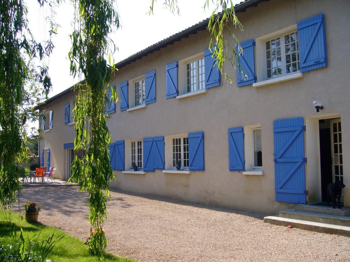Bed and Breakfast Le Relais Du Grand Logis Civrieux Exterior foto