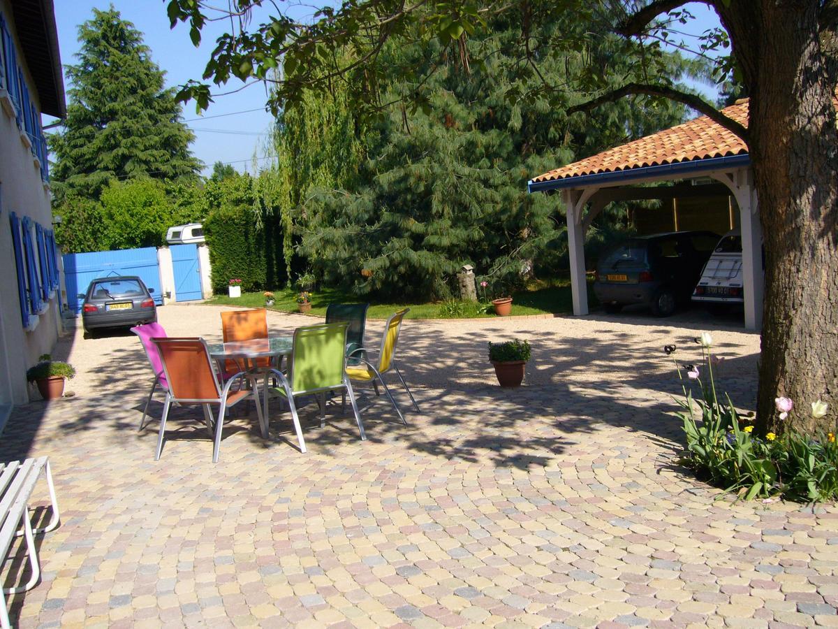 Bed and Breakfast Le Relais Du Grand Logis Civrieux Exterior foto