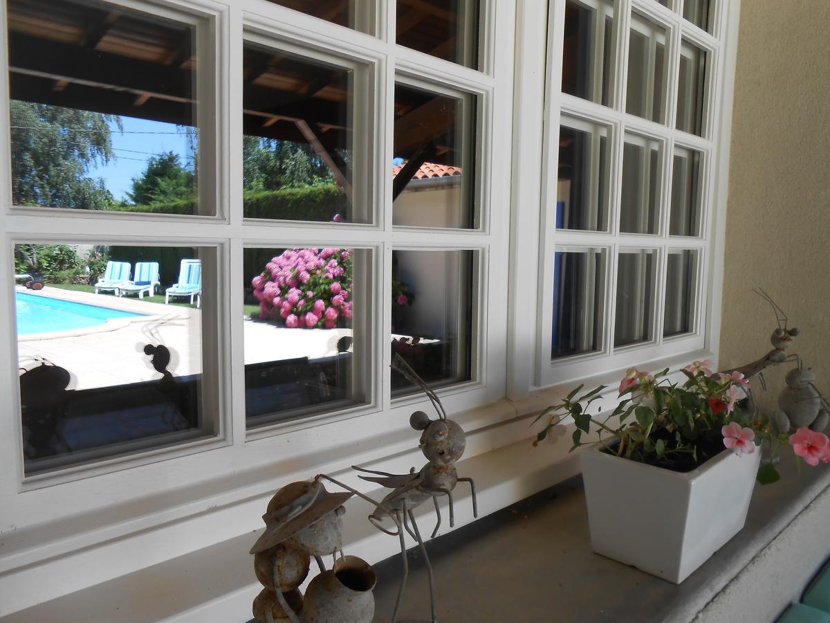 Bed and Breakfast Le Relais Du Grand Logis Civrieux Exterior foto