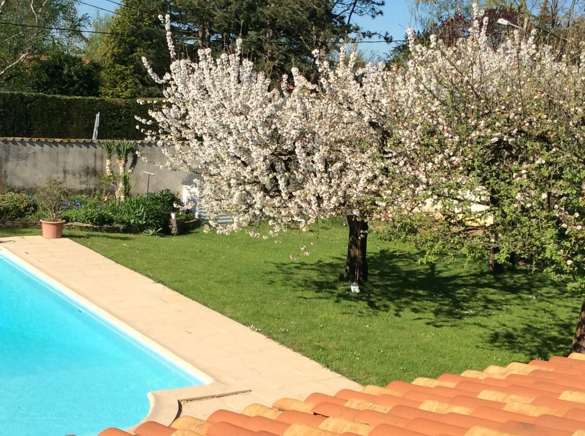 Bed and Breakfast Le Relais Du Grand Logis Civrieux Exterior foto