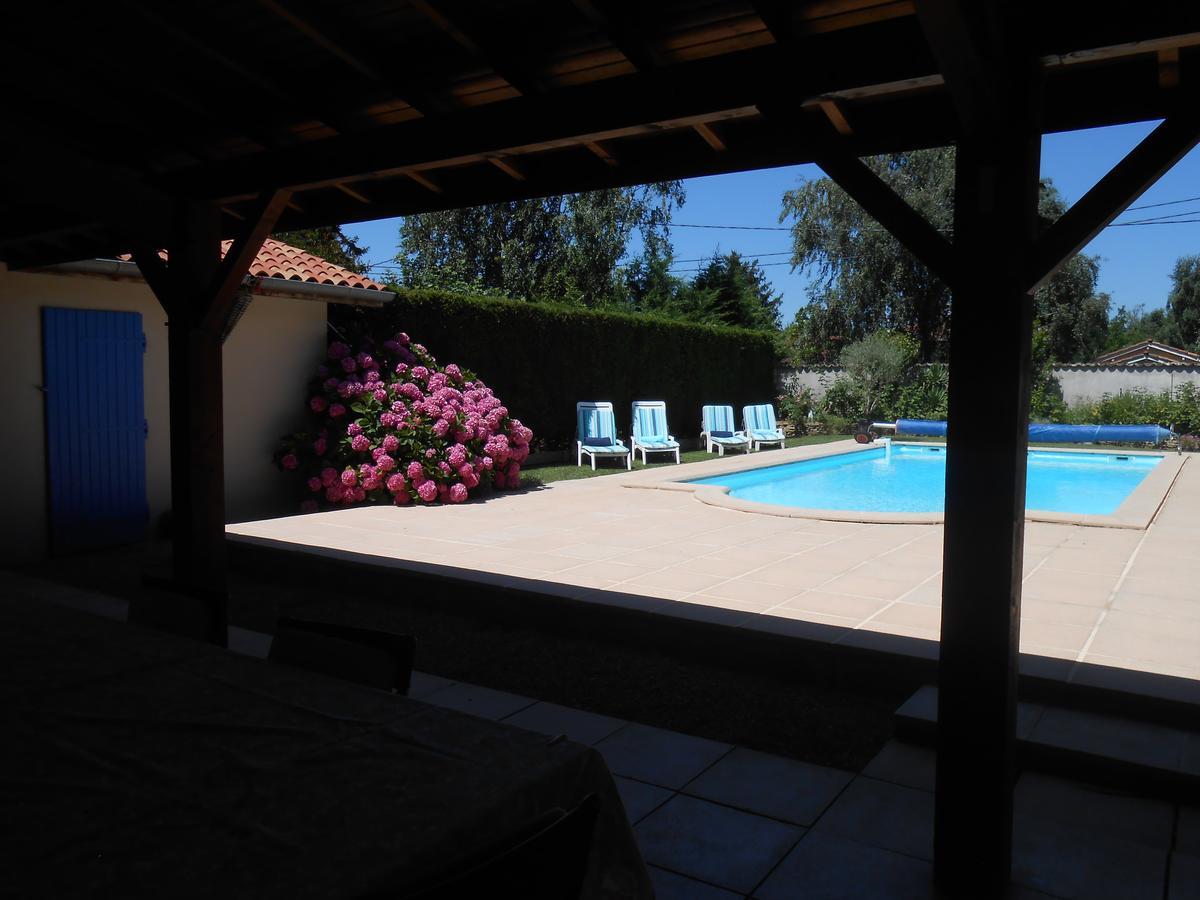 Bed and Breakfast Le Relais Du Grand Logis Civrieux Exterior foto