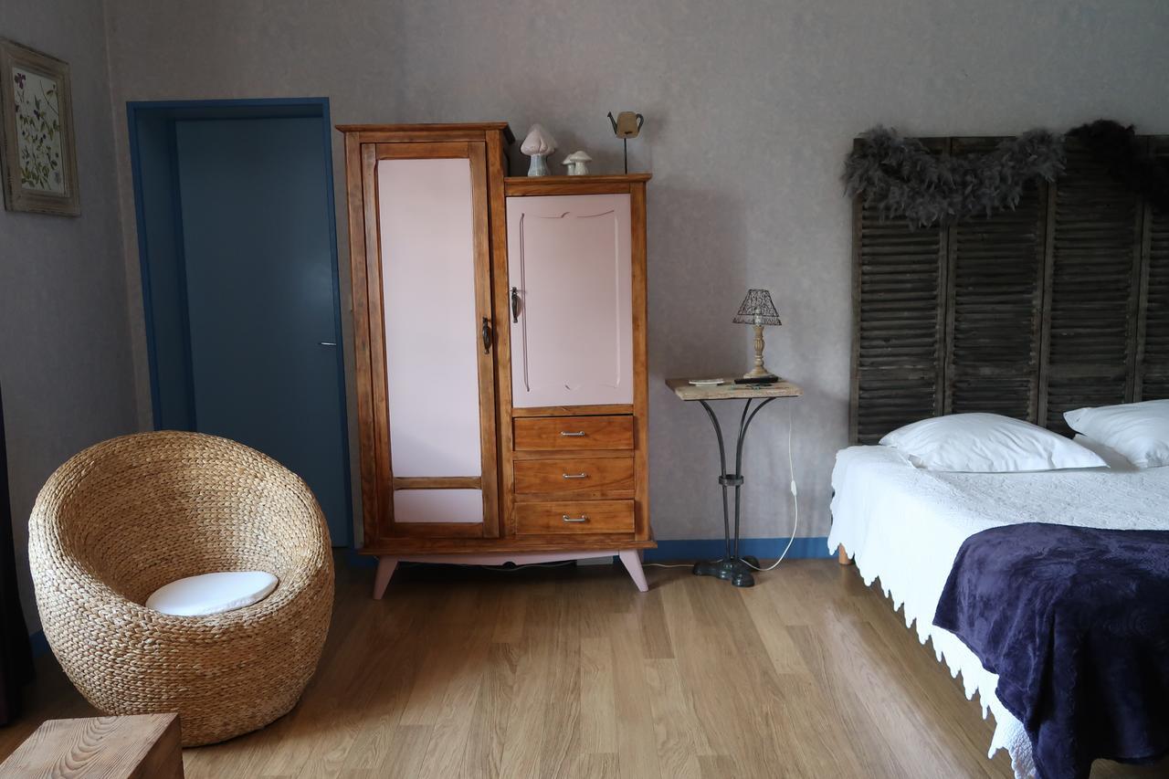 Bed and Breakfast Le Relais Du Grand Logis Civrieux Exterior foto